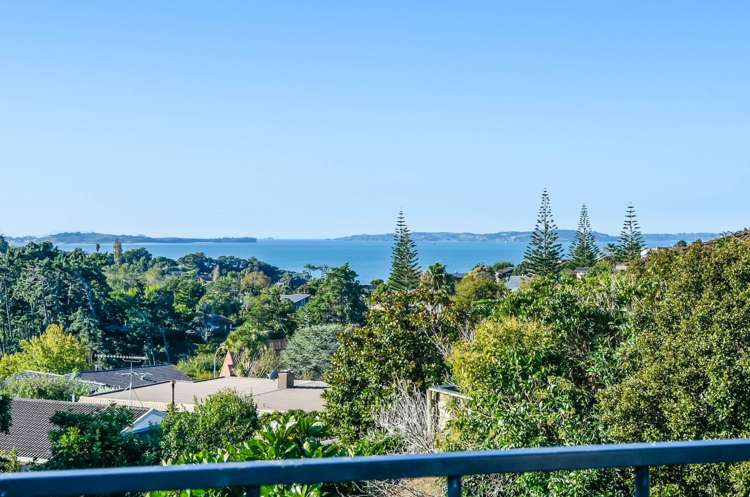 6 Chilton Place Mellons Bay_15