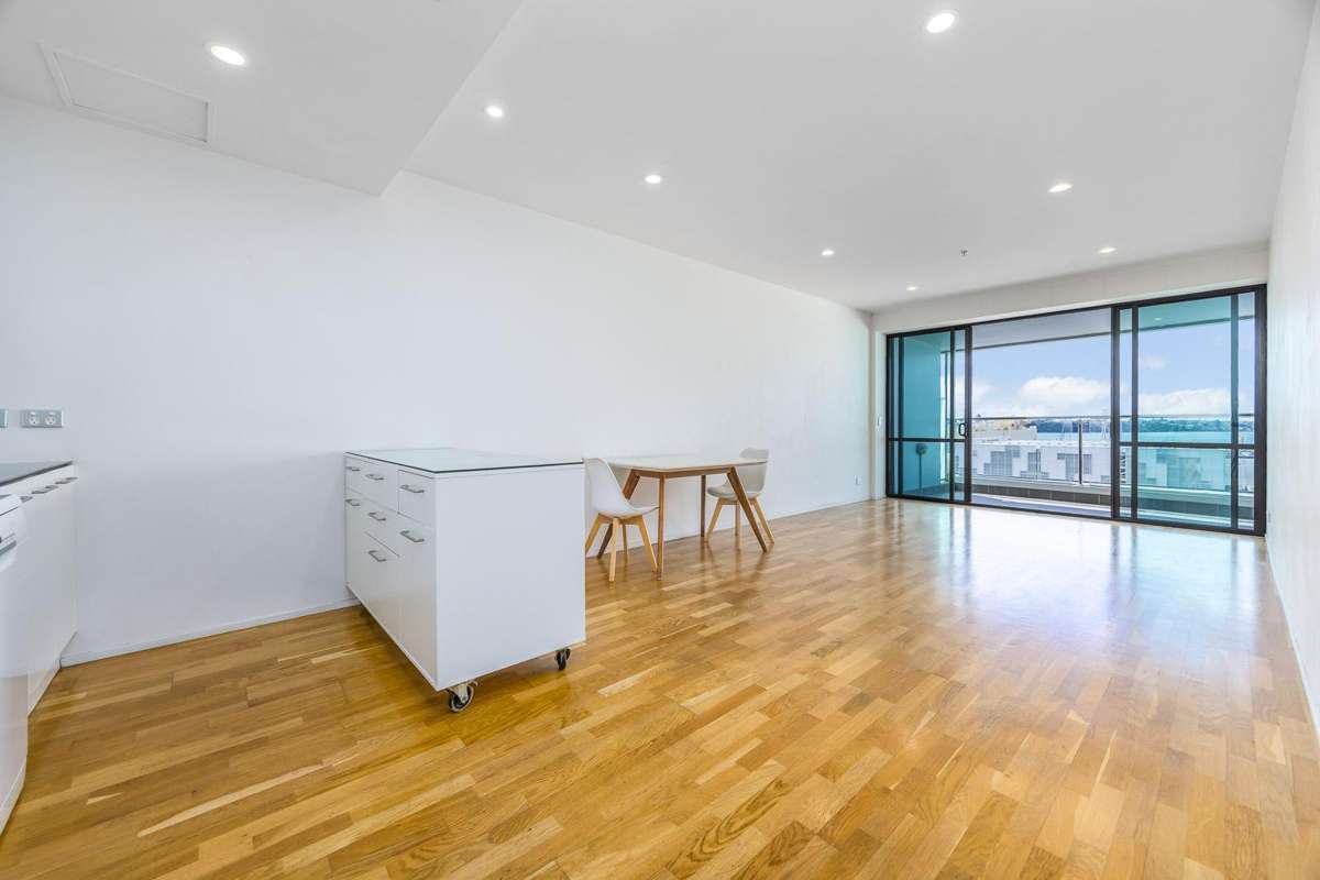 906/18 Beach Road_2
