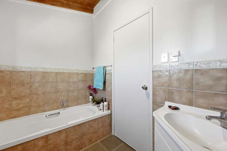 125 Awaroa Road Helensville_16