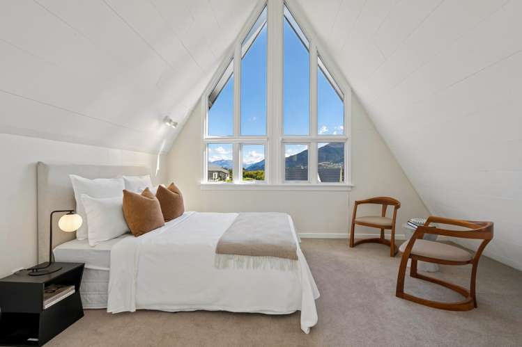 696 Peninsula Road Kelvin Heights_21