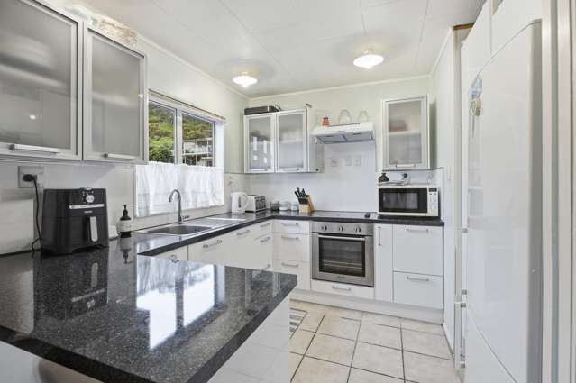 210 Cooper Drive Kawhia_3