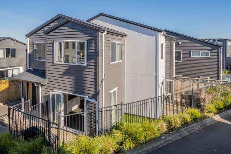 10 Whakawhiti Loop Avondale_1