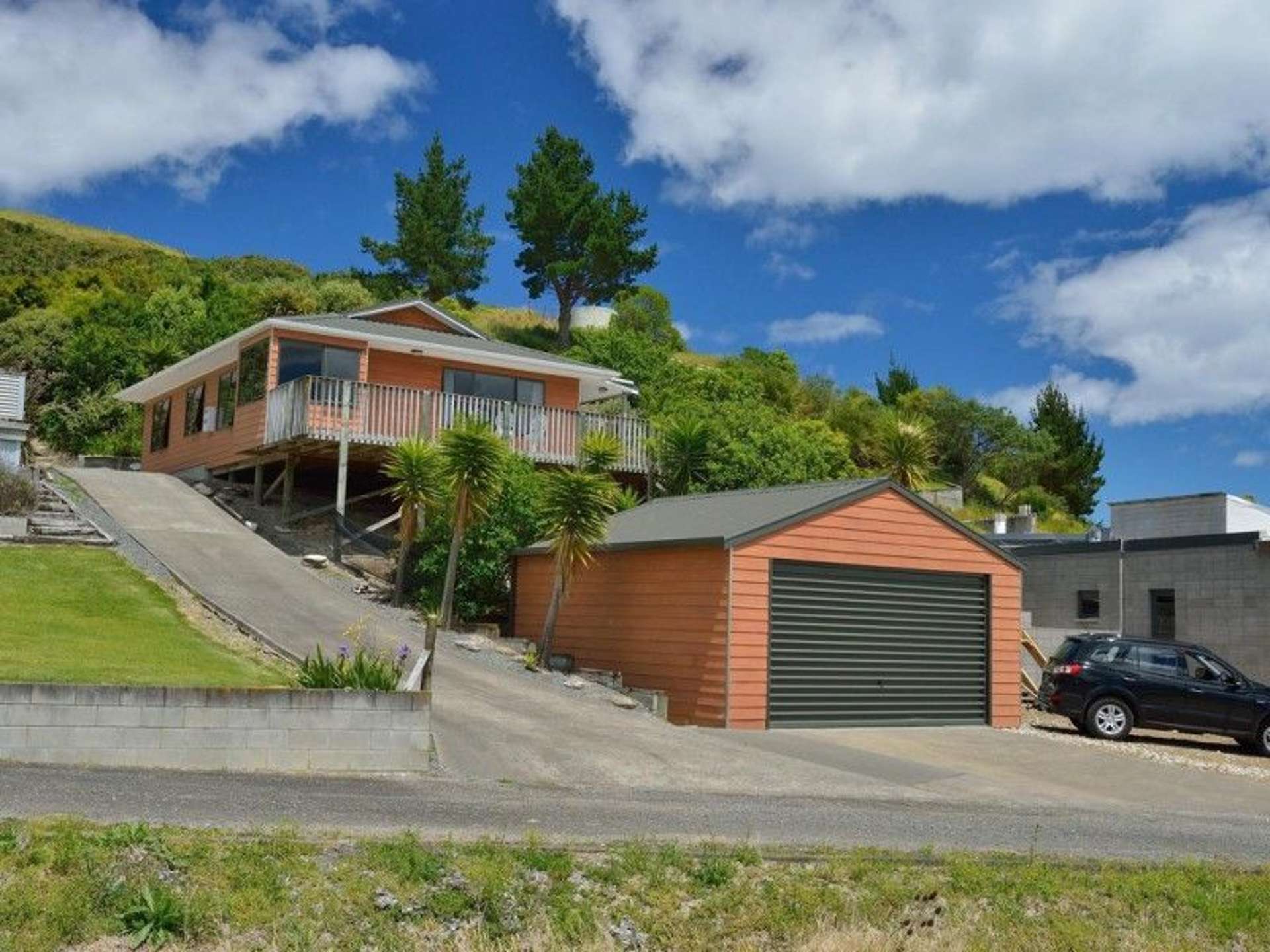 27 Lochiel Street Mahia_0