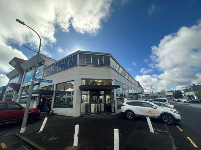 Fully Fitted Corner Office - Central Newmarket