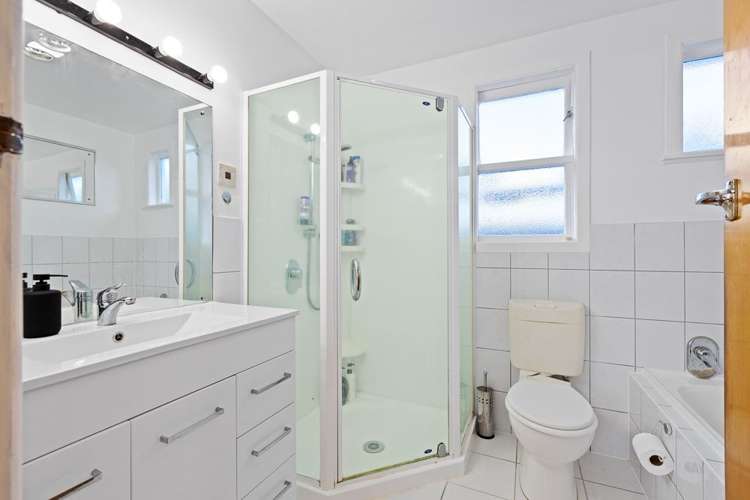 63 Vodanovich Road Te Atatu South_12