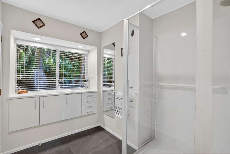 70 Beach Road Castor Bay_17