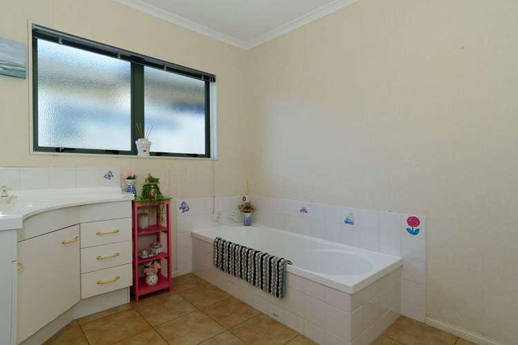 8 Brackenburn Drive Ohauiti_16