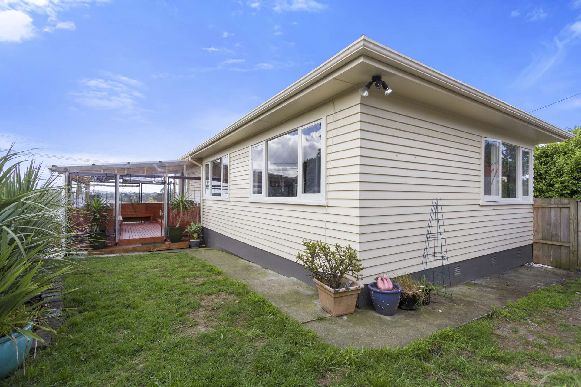 2/17 Paton Avenue Te Atatu South_0