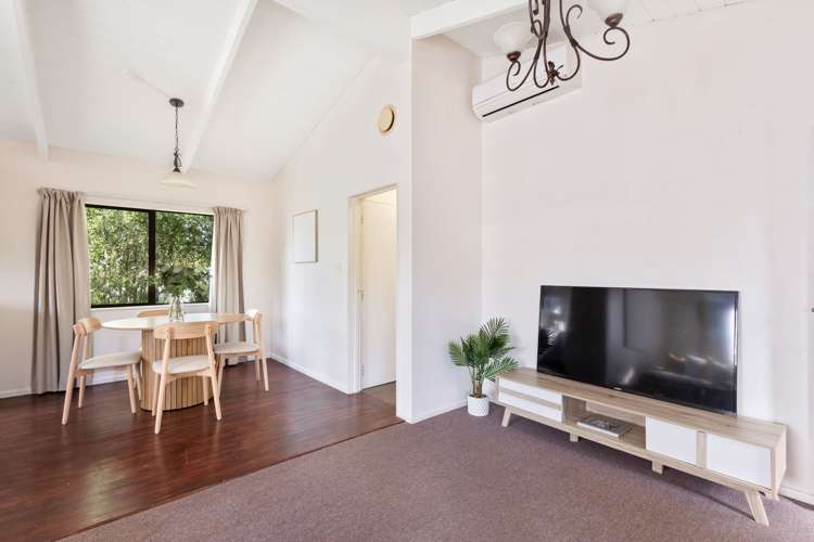 38 Carlton Terrace Westown_16