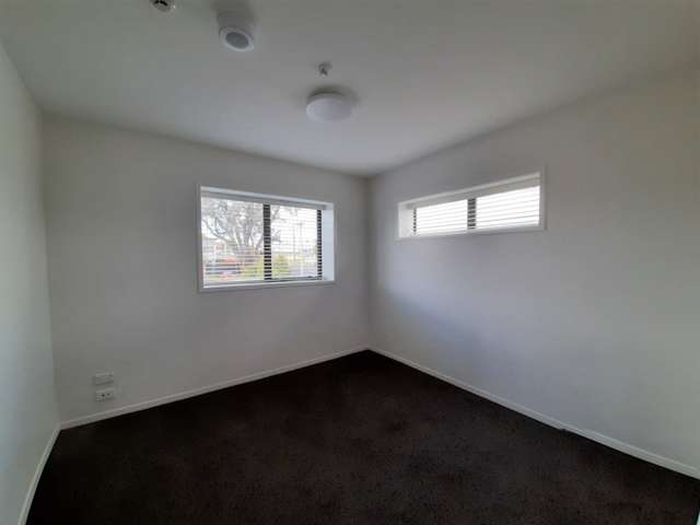 2f/4045 Great North Road Glen Eden_4