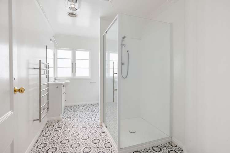 128 River Road Hamilton East_18