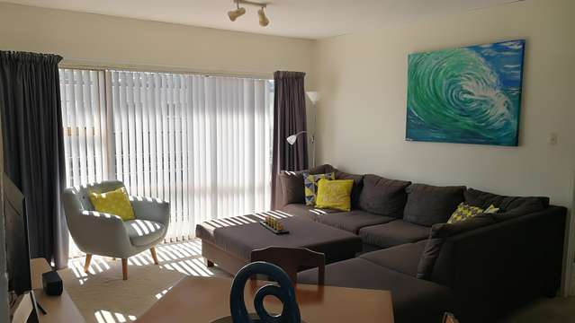 2 Bedrooms Apartment in Center Browns Bay