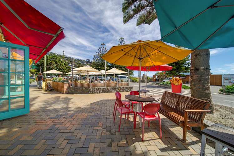 22A & 22B Esplanade Sumner_6