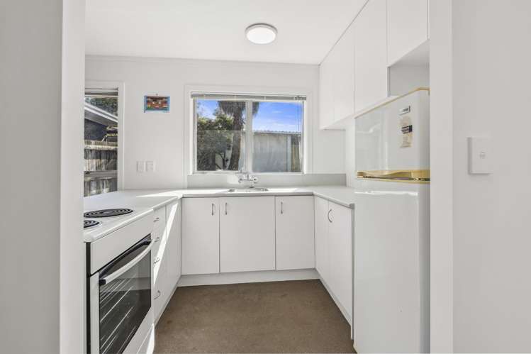 2/12 Pamela Place New Lynn_7