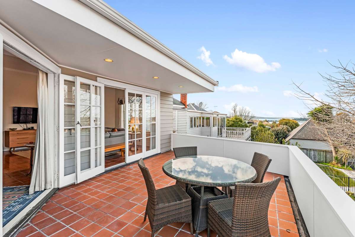 111 Bassett Road_5