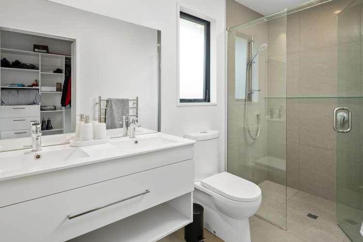 11 Caproni Road Burleigh_18