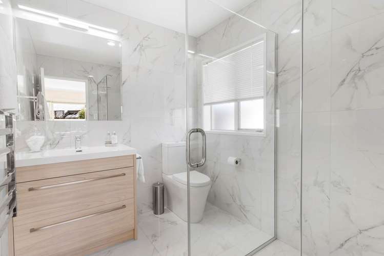 210 Hill Road The Gardens_17