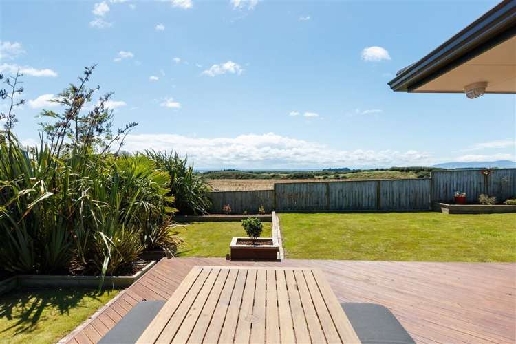 127 Pacific Drive Fitzherbert_24