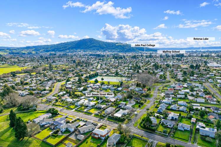 147 Devon Street West Hillcrest_38