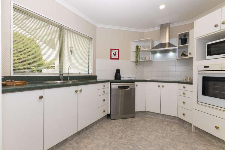 2 The Glen Hokowhitu_2