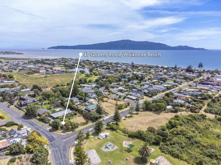 41 Queens Road Waikanae Beach_1