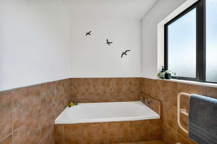 144 Monmouth Road Stratford_23