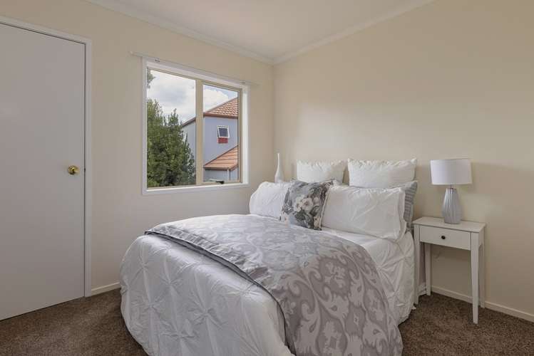 19 Stolford Crescent New Lynn_17