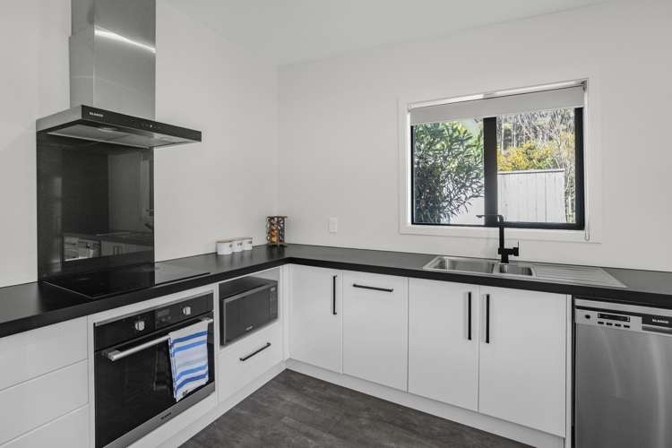 6 Hastings Grove Wainuiomata_7