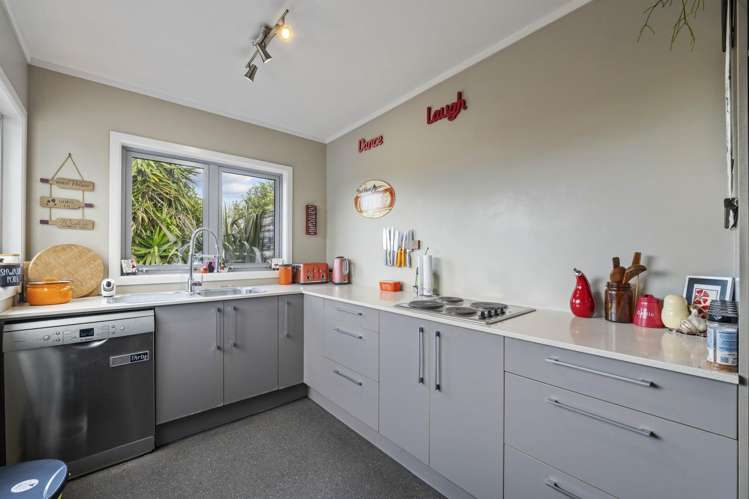 2071 South Road Otakeho_8