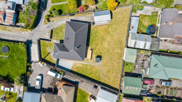 First Home With A WHOPPING 933m2 of Land!!!