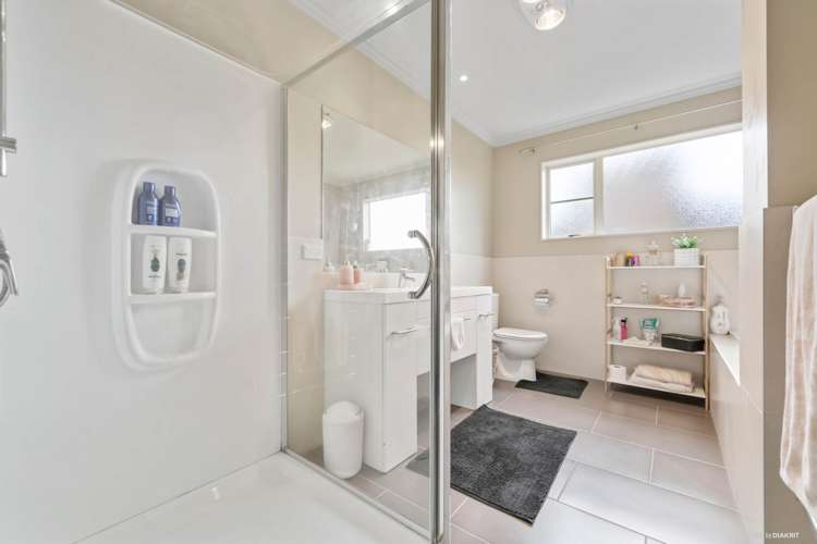 4 Soljans Place Flat Bush_16