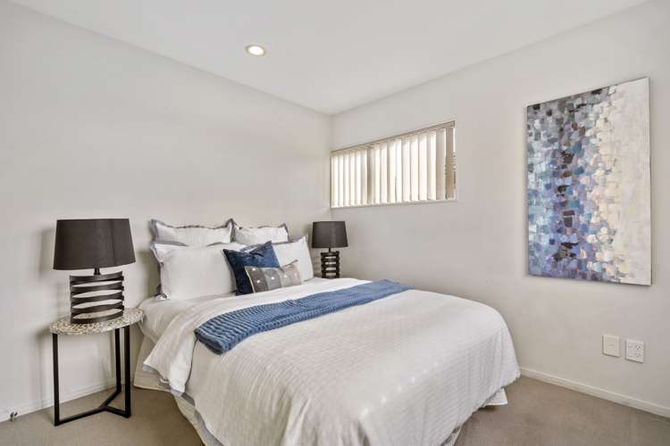 15 Bordeaux Parade Te Atatu South_12