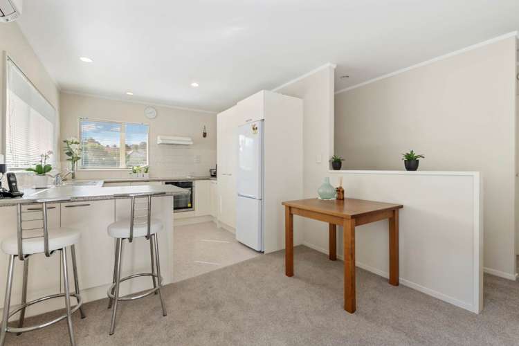 2/10 Brookvale Park Stanmore Bay_8