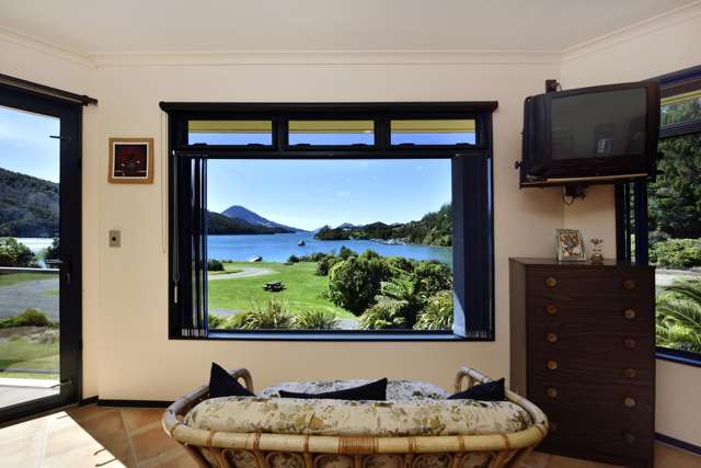 Elaine Bay Coastal Retreat