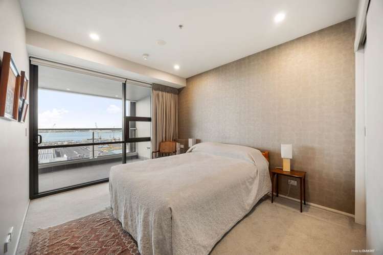 1502/18 Beach Road City Centre_11