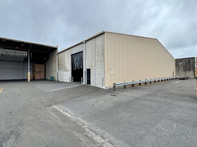 Storage warehouse with secure yard