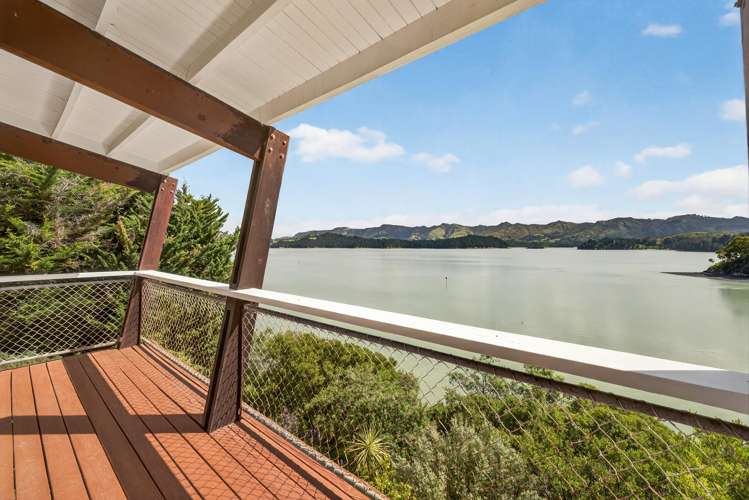 393 Marine Drive Charteris Bay_12