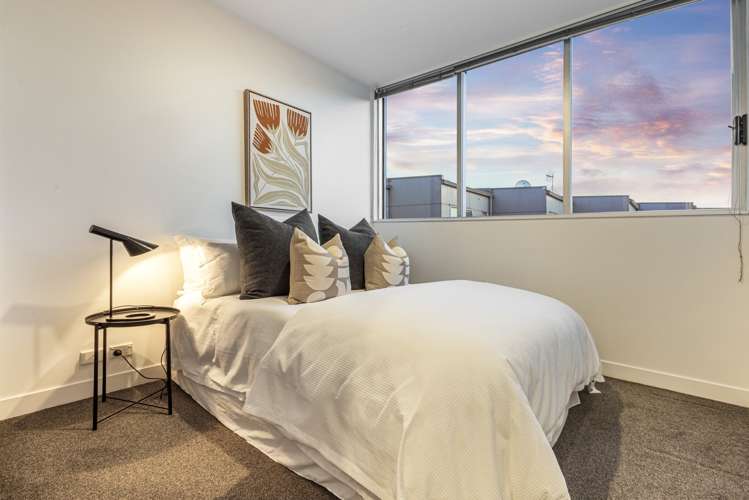 4b/2 Fisher-Point Drive Auckland Central_9