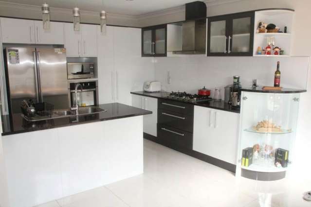 8 Stamford Crescent Flat Bush_2