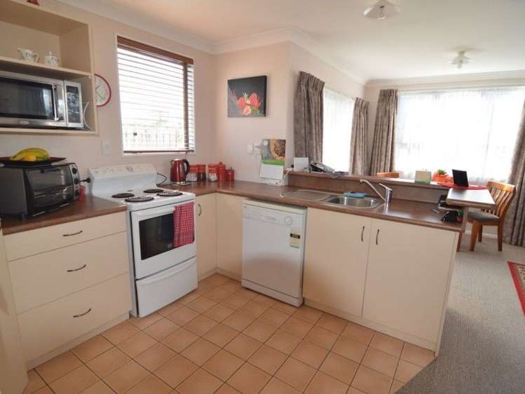 44 William Wong Place Carterton_1