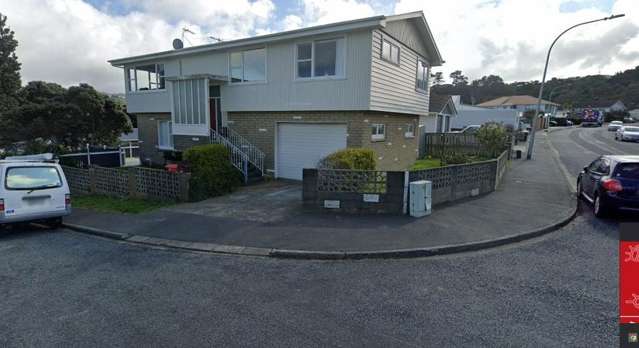 Large Island Bay Home, 4 beds, 3 bathrooms, garage