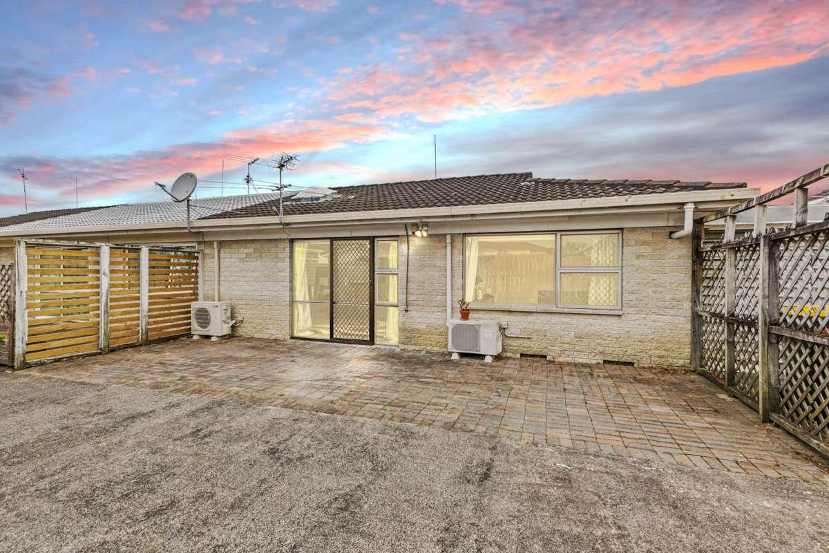 2/76 Kenderdine Road_0