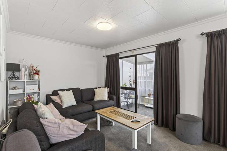 1/6 Hoyle Place Westown_7