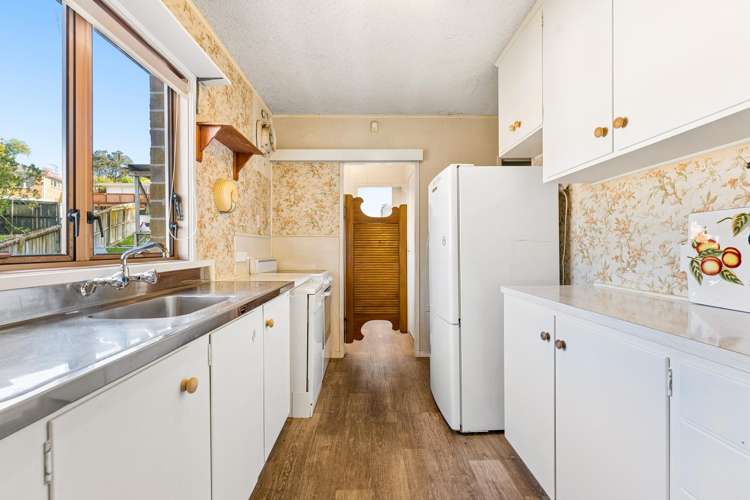 2/11 Ayton Drive Totara Vale_10