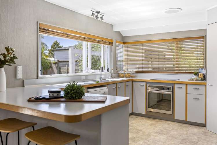 1 and 2/20 Stanley Street Wharewaka_15