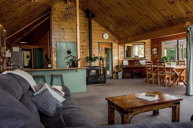 426 North Road Chatham Island_5