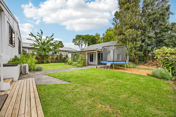 53 Cambridge Road Riverhead_15