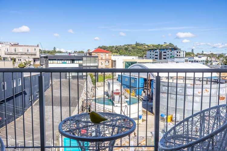 302/10 Flower Street Eden Terrace_12