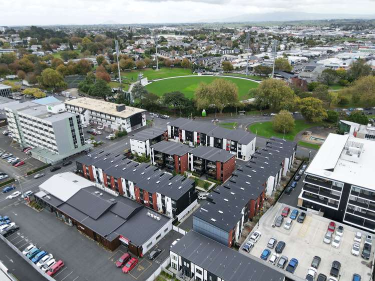 209/182 London Street Hamilton Central_4