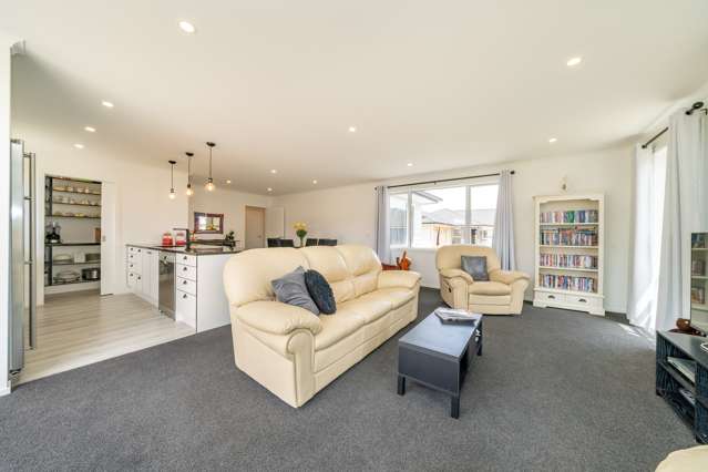 13 Poulson Grove Trentham_3